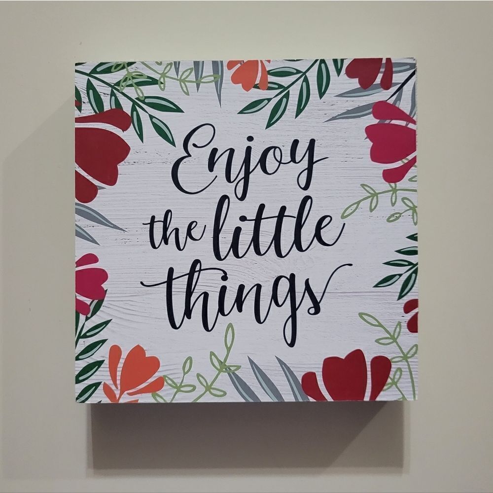 Square Wooden Sign with Saying ENJOY THE LITTLE THINGS